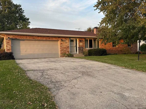 16895 Thunder Hills Dr, Peosta, IA 52068