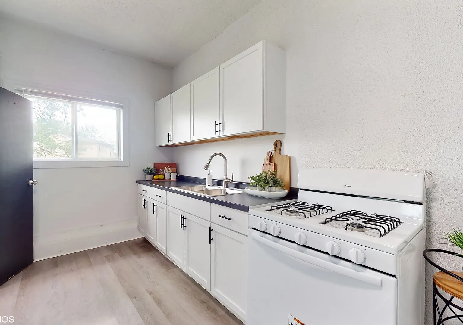 319 Franklin Ave — Photo 1
