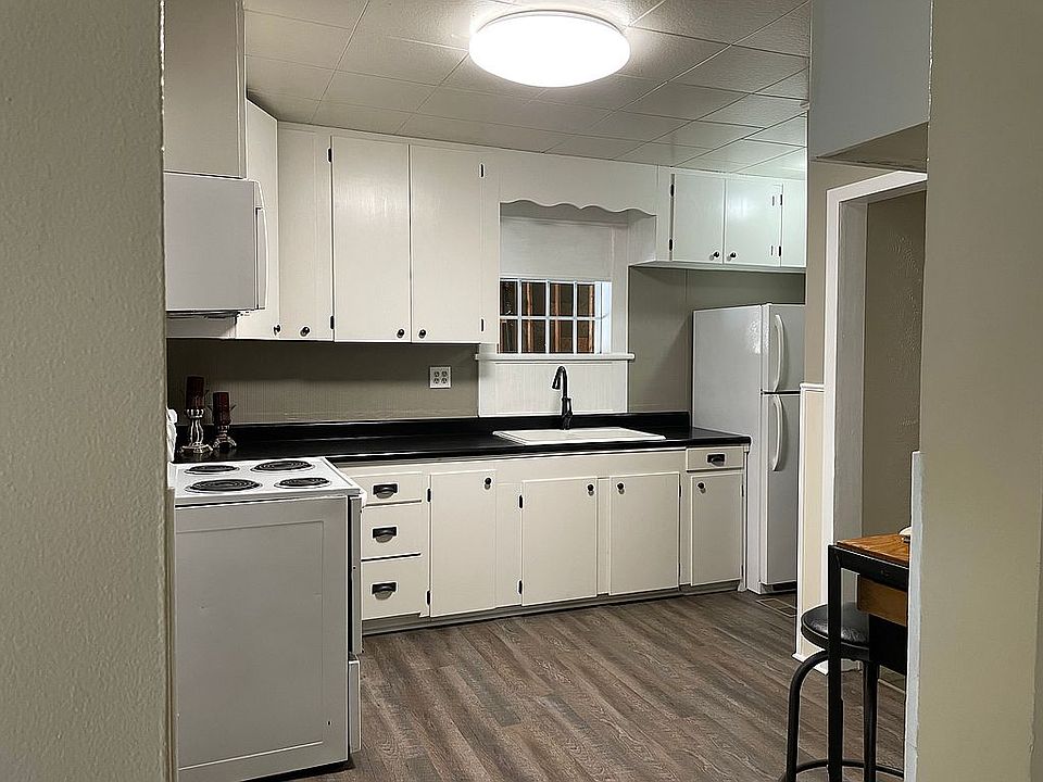 1st image of 214 4th St NE