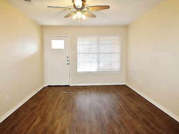 2nd image of 203 E Magnolia Ln