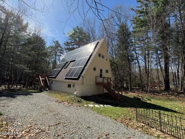 28 Pine Place, Hadley, NY 12835