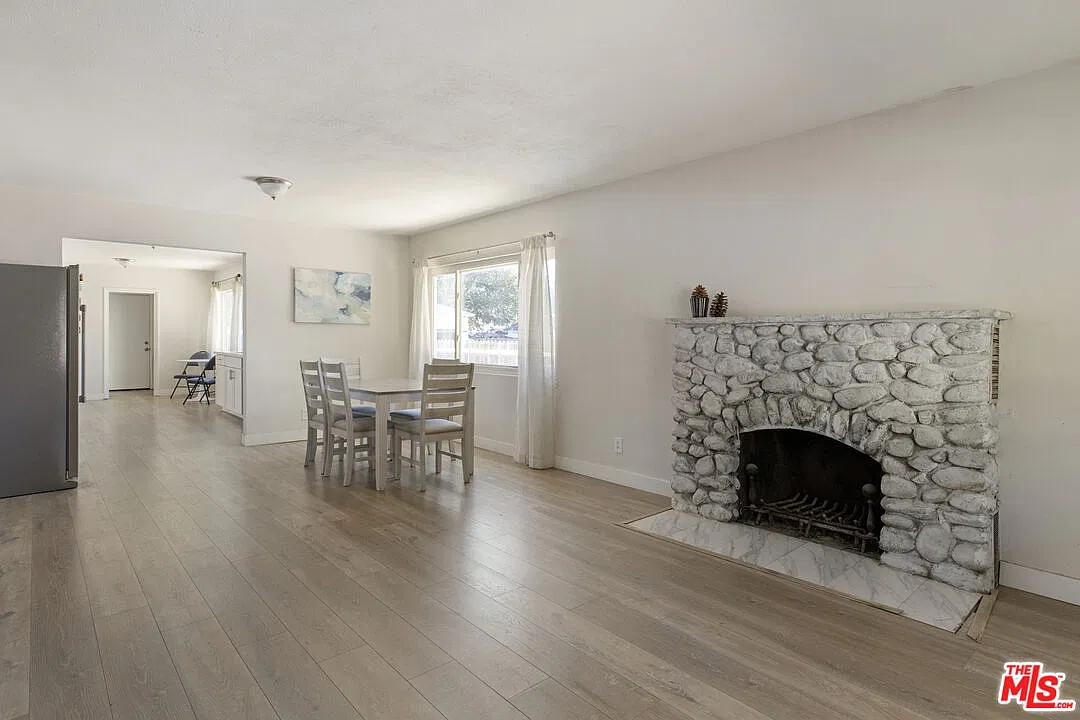 3 bed, 3.0 bath, 2123 sqft, $5,295 — Photo 3