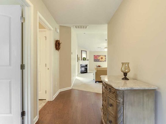 2nd image of 1555 Graybrook Ln