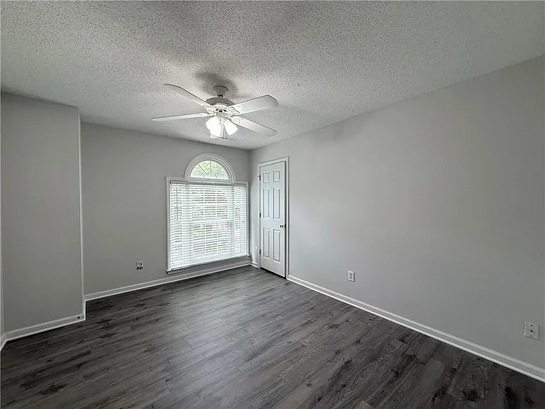 175 Sessingham Ln — Photo 17