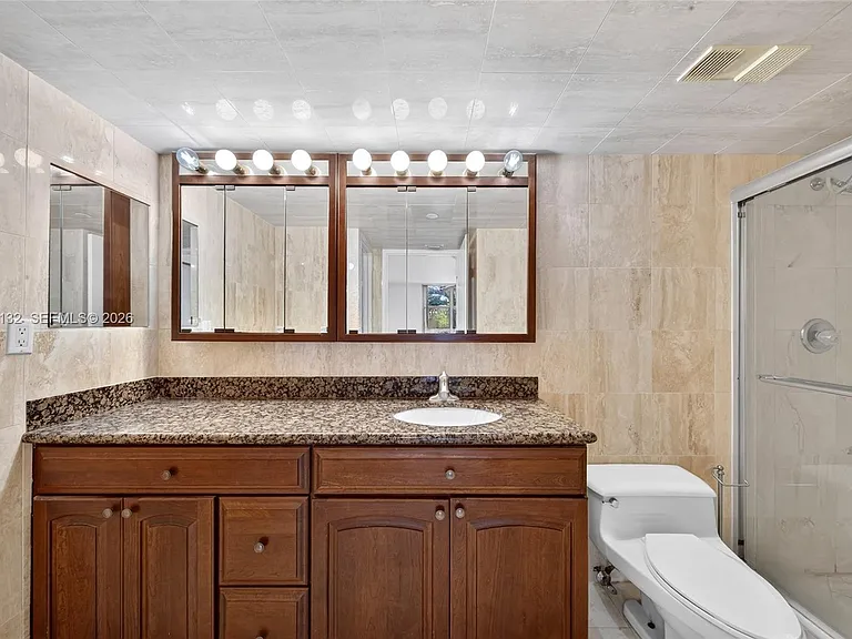 3600 Mystic Pointe Dr #310 — Photo 28