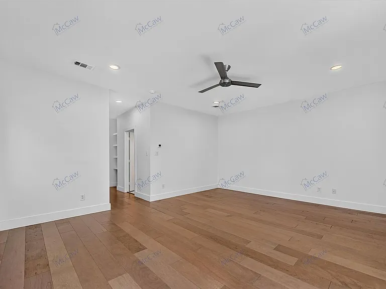 4413 Roseland Ave — Photo 12