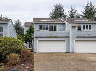 3930 NE Megginson St APT D, Newport, OR 97365