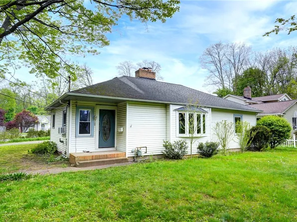 709 Roosevelt Rd, East Rochester, NY 14445