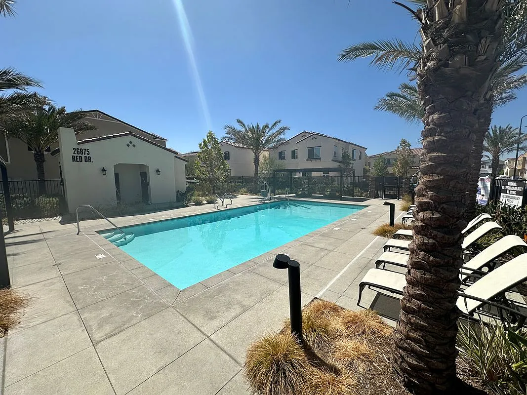4 bed, 3.0 bath, 2420 sqft, $3,800 — Photo 2