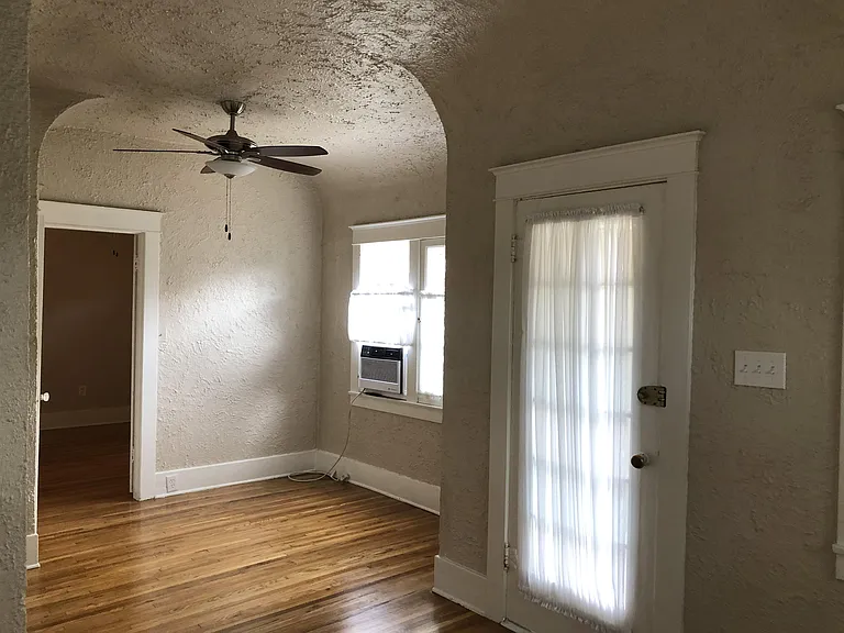 501 W Whiting Ave #8 — Photo 5