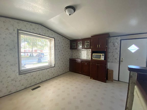 5th image of 915 Bens Ln