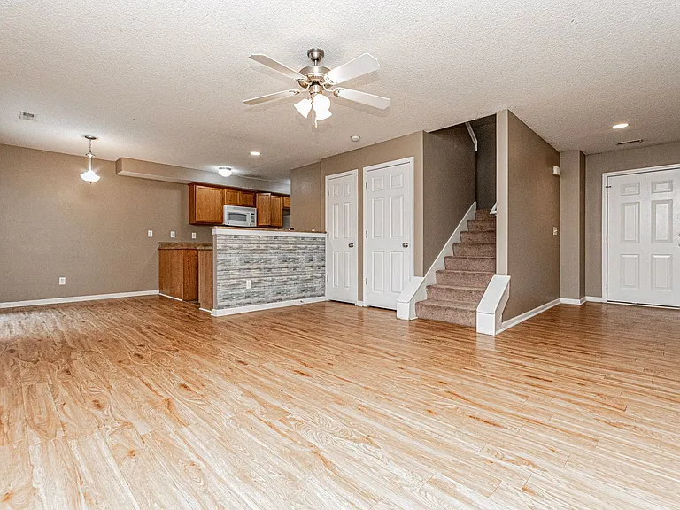 823 Whitetail Ct — Photo 4