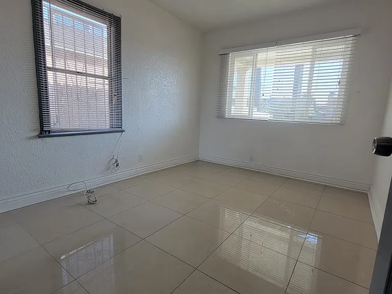 1315 W 101st St #1 — Photo 11