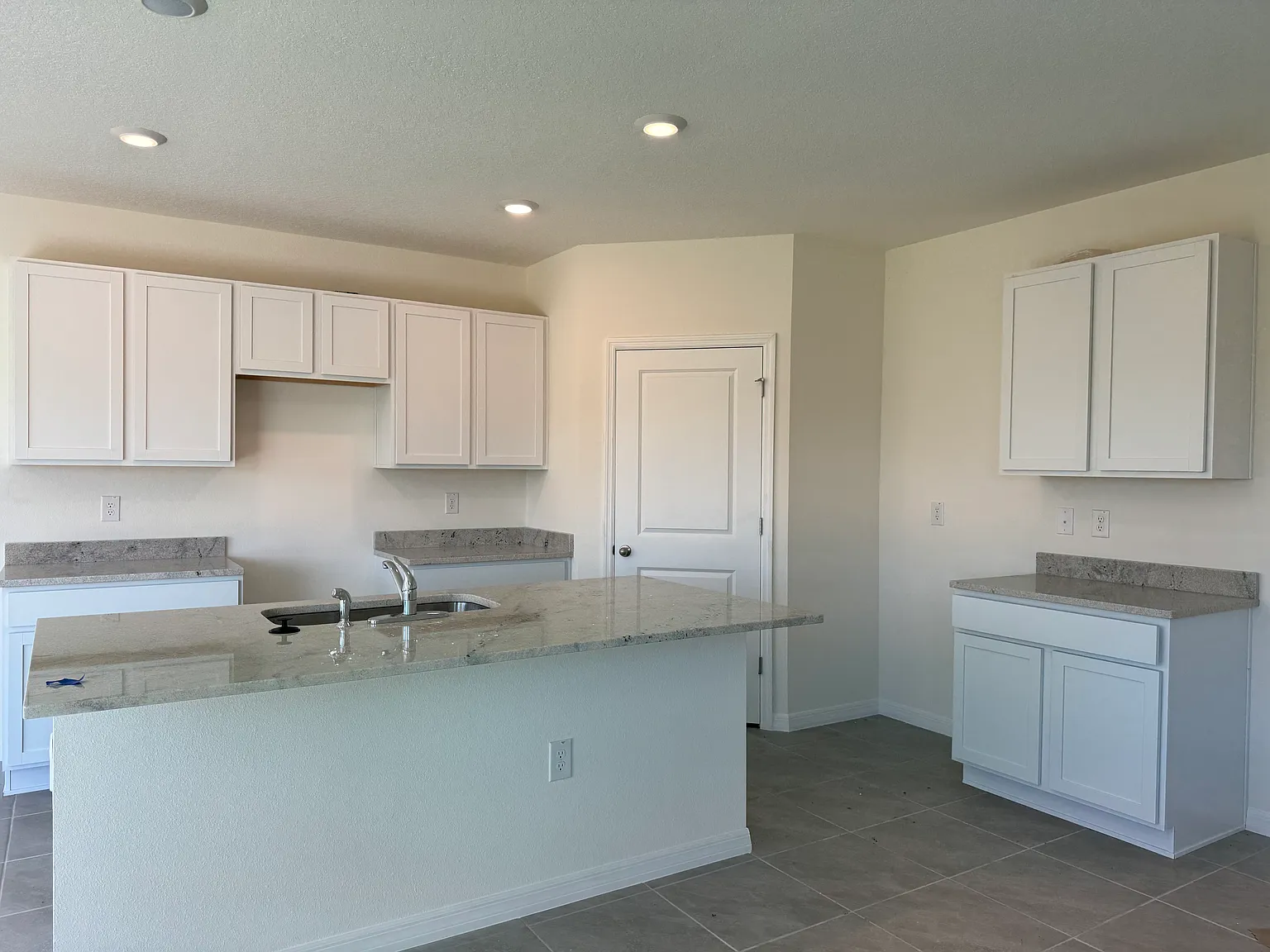 8285 Claw Glades Loop — Photo 3