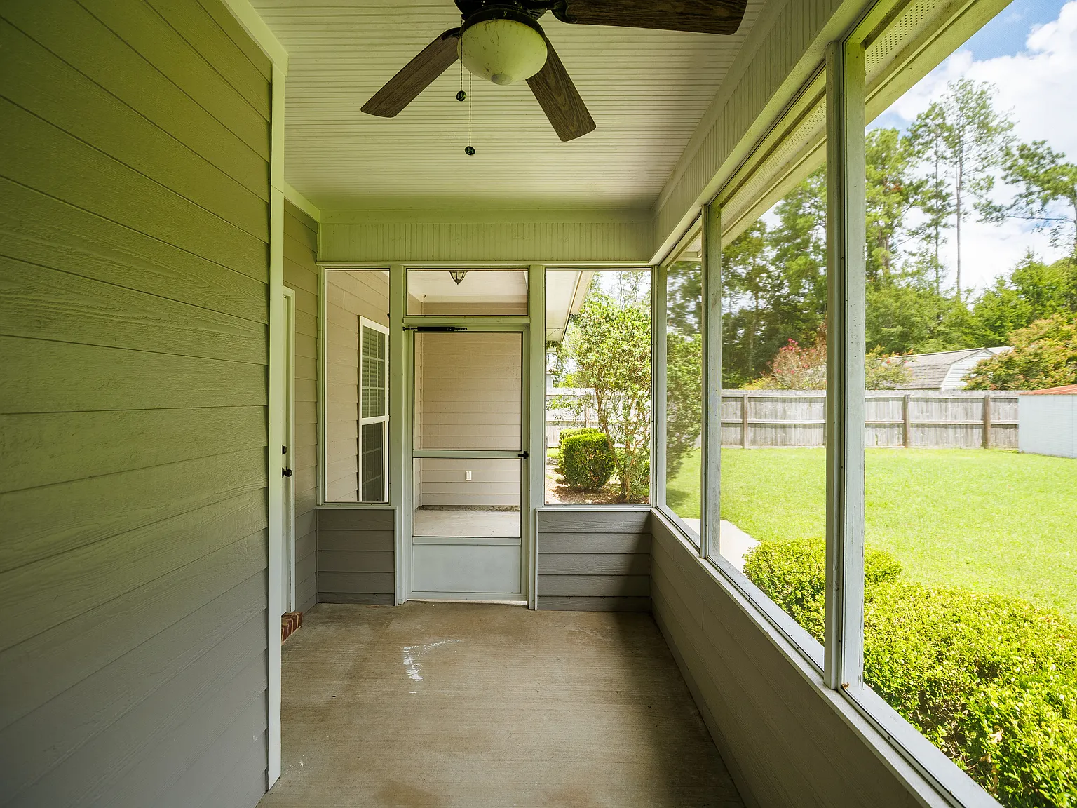 4 bed, 2049 sqft, $2,500 — Photo 3