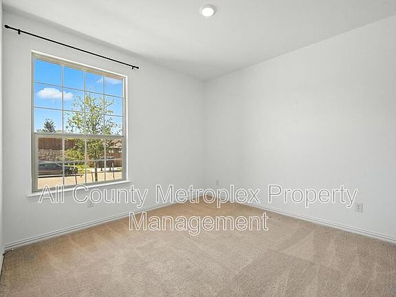 2nd image of 3008 Chinkapin Ln