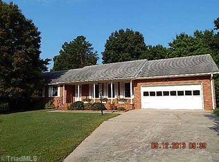 905 Ridgecrest Dr, Greensboro, NC 27410