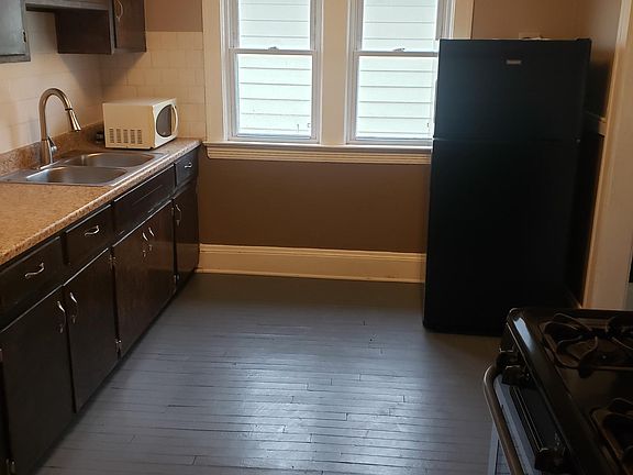 3rd image of 2015 Wascana Ave