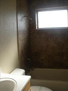5th image of 2728 Wembley Dr