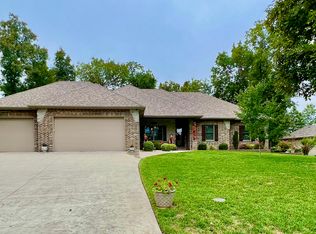 1013 Silvercrest Pl, Reeds Spring, MO 65737