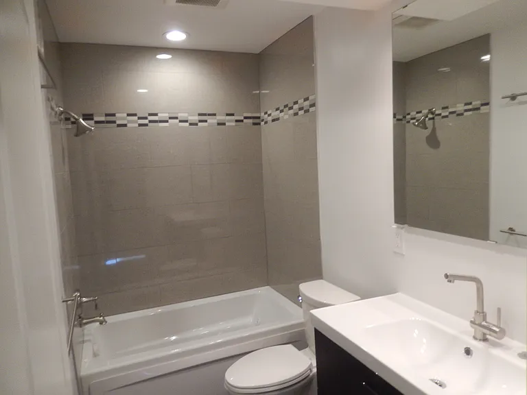 Masted bedroom bathroom En suite.