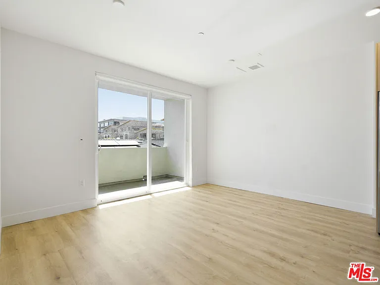 5657 Virginia Ave #302 — Photo 7