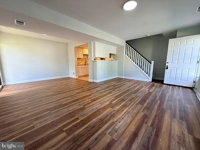 47 King Henry Cir #47 — Photo 3