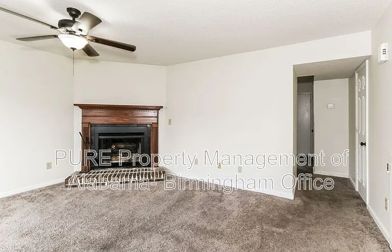 2258 Cheshire Dr — Photo 2