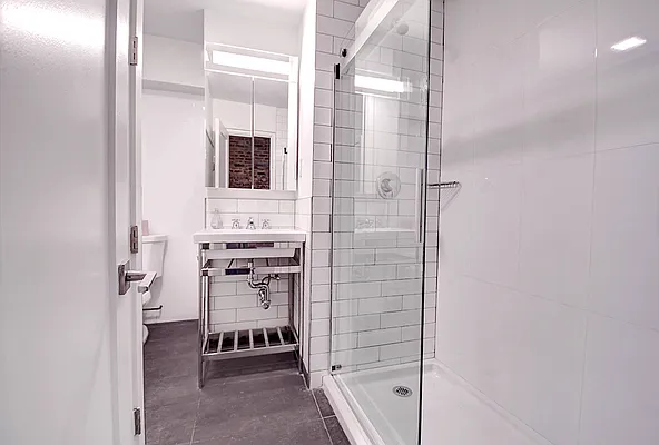 Rented by Urbane Brokerage | media 7