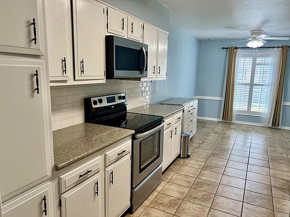 4th image of 1572 Marshall Pl
