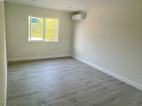 3rd image of 5081 Duncannon Ave