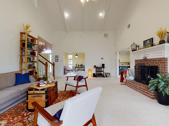 4th image of 9204 Waterford Dr