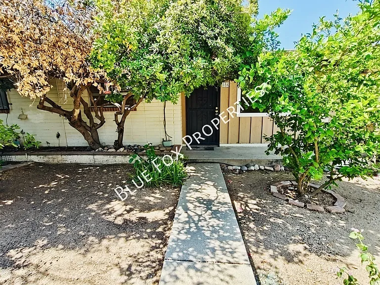 5901 N Oracle Rd #18 — Photo 2