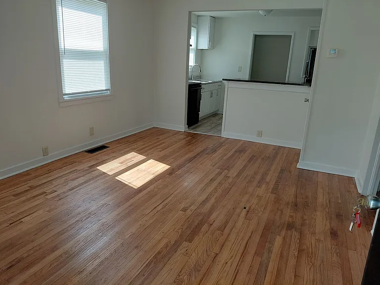 2950 Jackson St — Photo 2