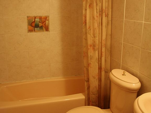 5th image of 477 Country Club Ln