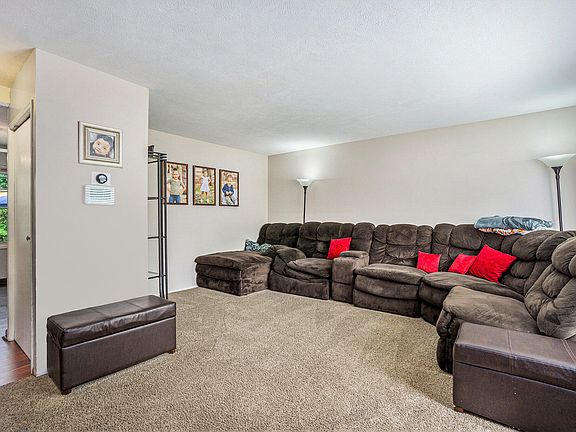 4th image of 2415 Cumberland St