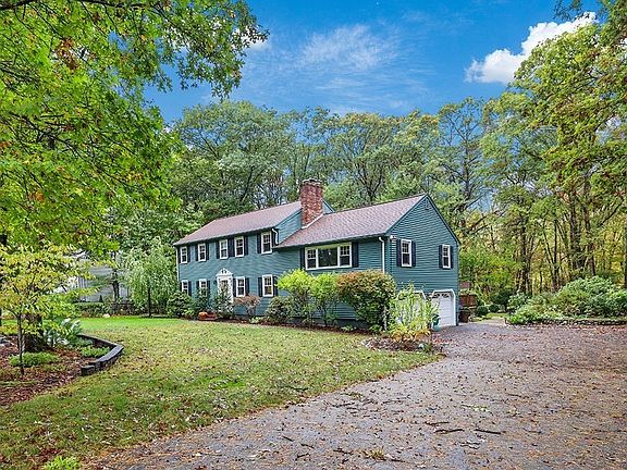 3rd image of 24 Red Coat Ln