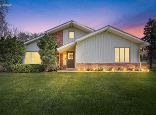 W214N10404 Oak Ln, Germantown, WI 53022