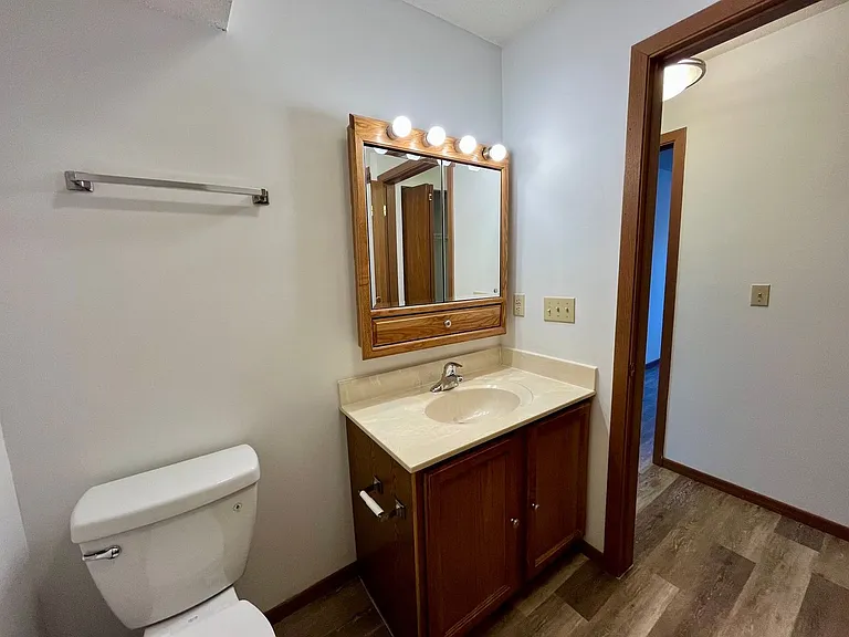 416 Mill St W — Photo 8