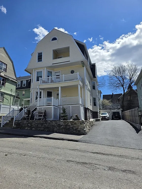 Building Photo - 2 Hillside St #3