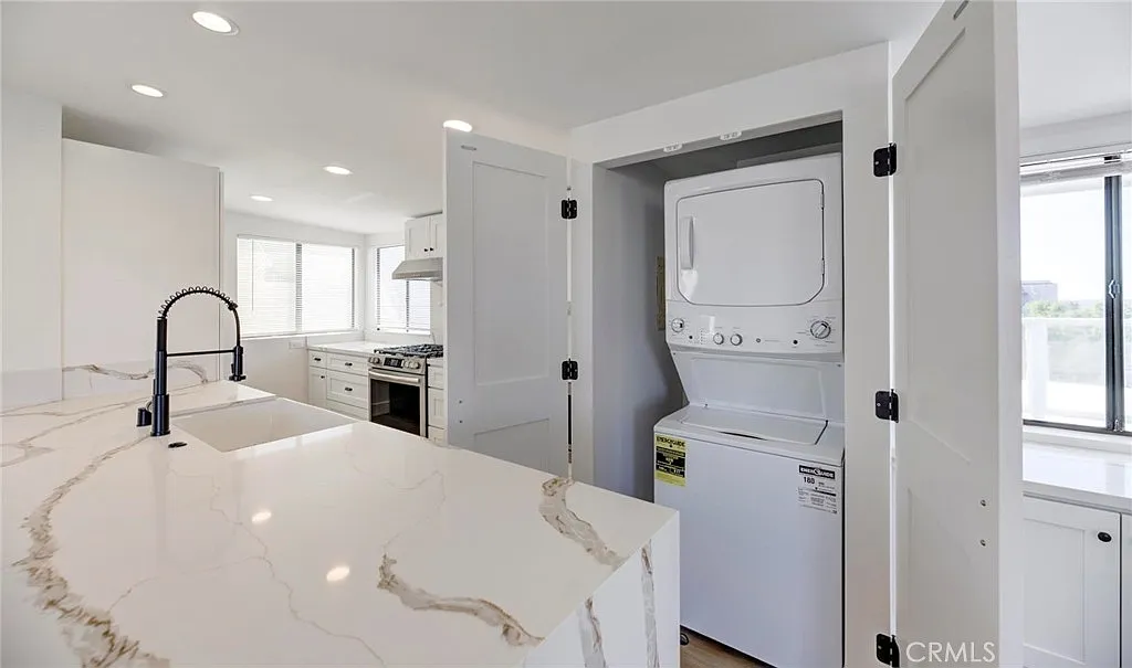 3 bed, 3.5 bath, 1800 sqft, $9,000 — Photo 4