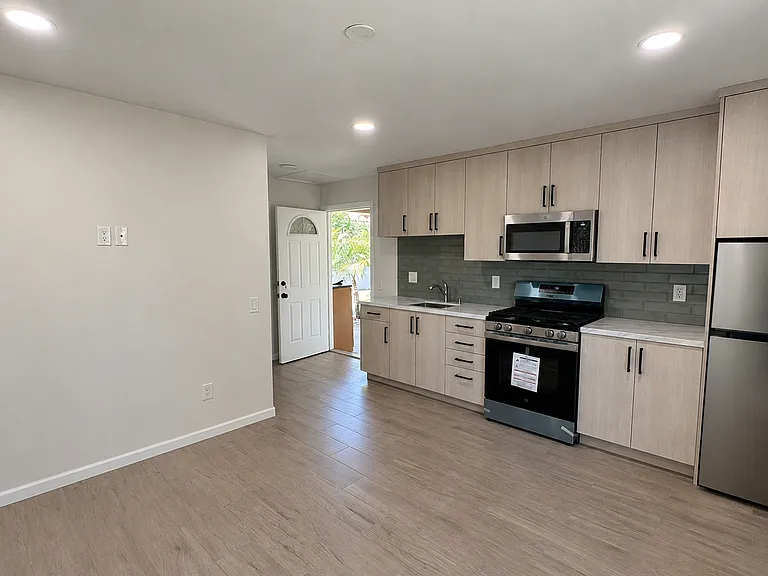 820 Jacaranda Pl #2 — Photo 1