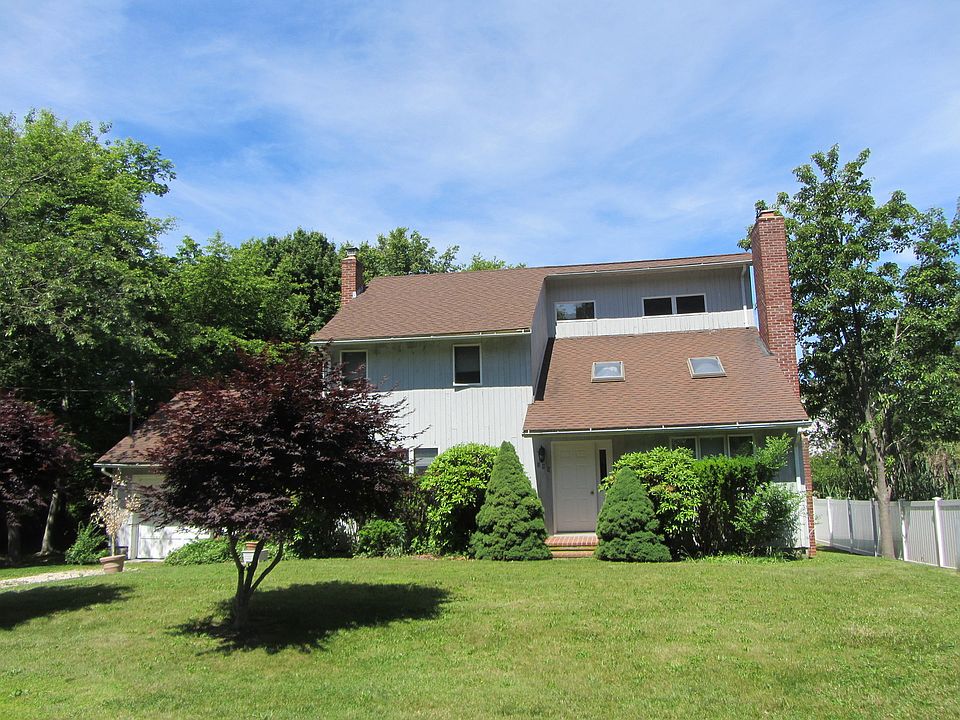 1st image of 395 Dogwood Ln