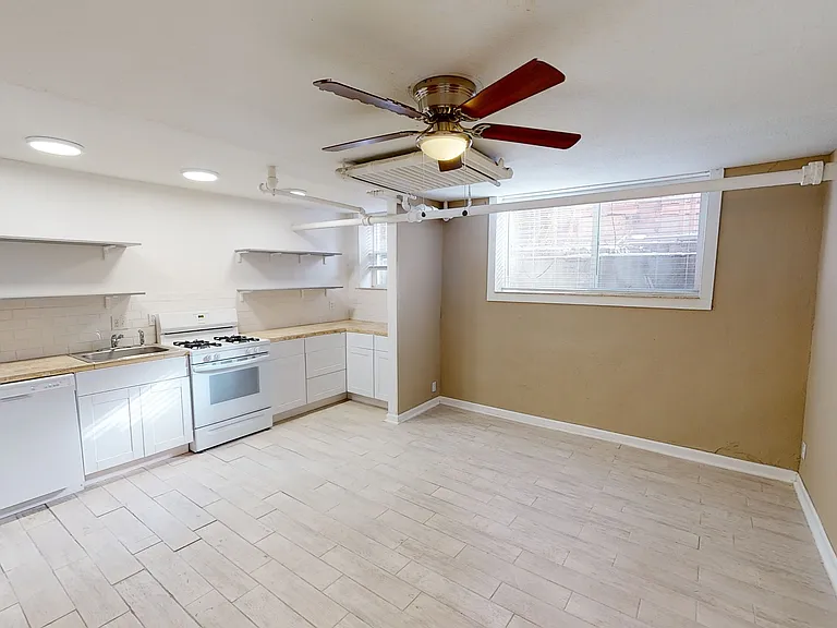 1275 N Pearl St #B21 — Photo 5
