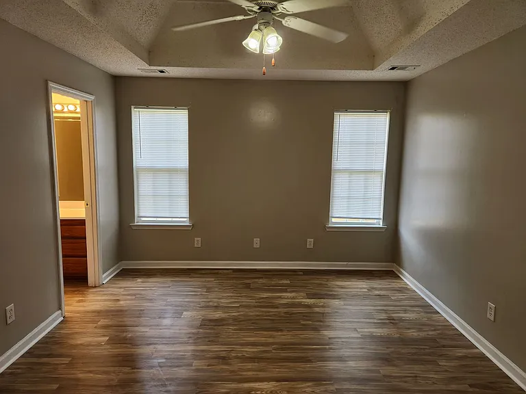 306 Haverhill Cir — Photo 7