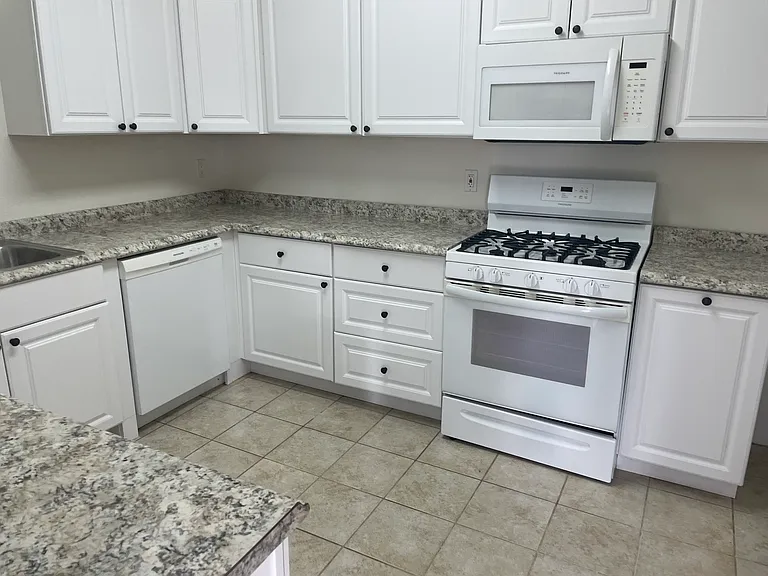 21285 Shoemaker Ln — Photo 3