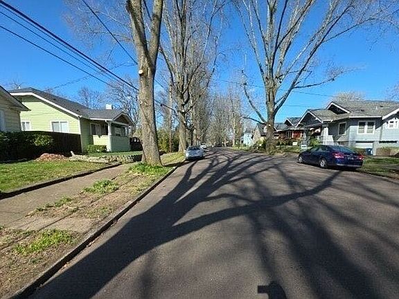 4th image of 475 21st St SE