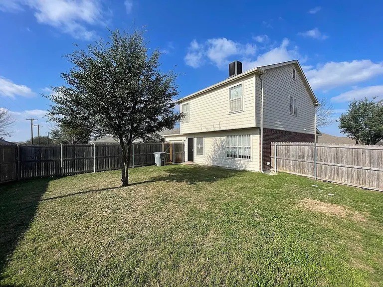 846 Trinity Ln — Photo 10