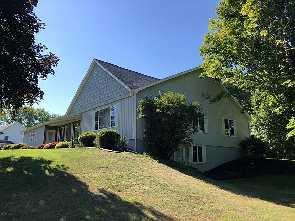 4th image of 45 Glenmar Dr