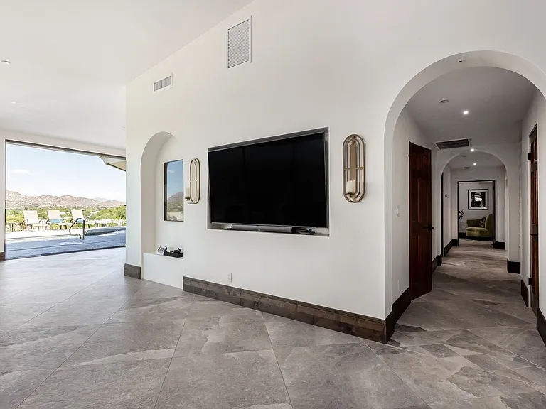 5655 N Camelback Canyon Dr — Photo 6